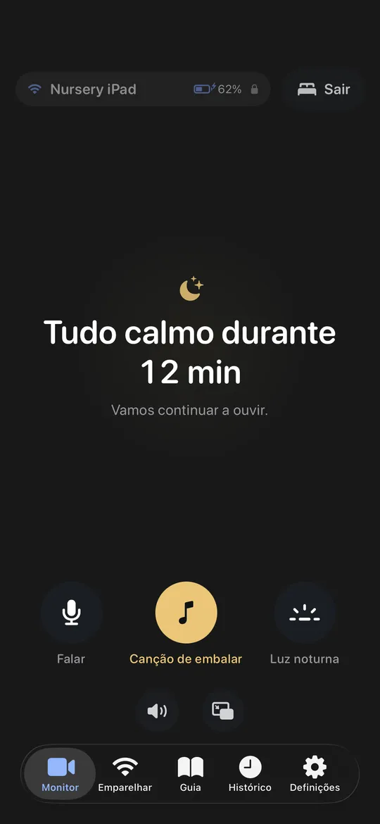 O modo cabeceira, escuro, com «Tudo calmo há 12 min»